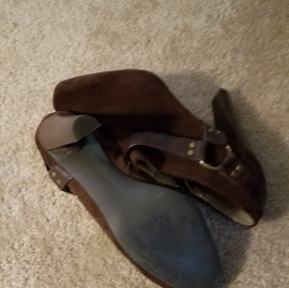 Chocolate brown suede booties - Picture 4 of 4